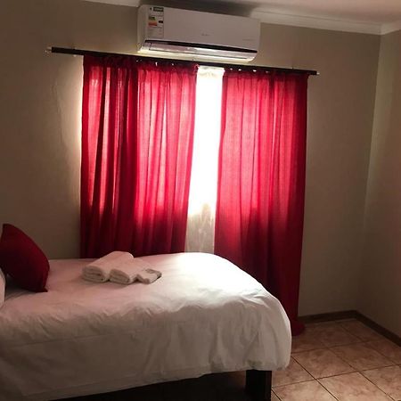 Urbanlife Keetmanshoop Accommodation ภายนอก รูปภาพ