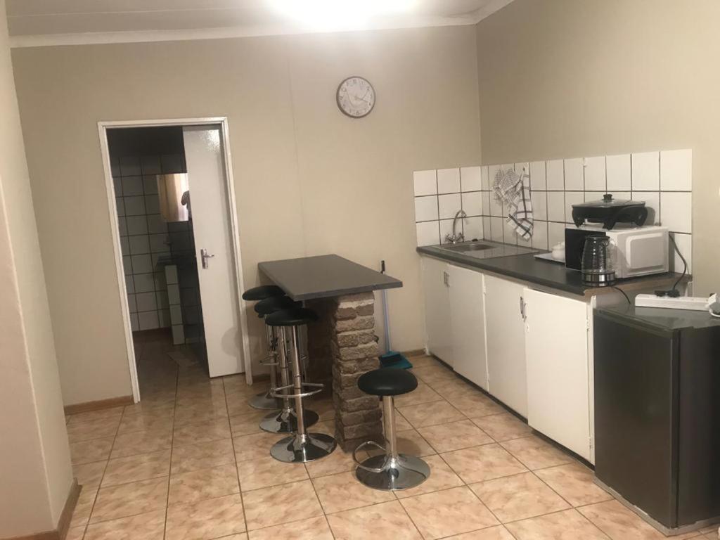 Urbanlife Keetmanshoop Accommodation ภายนอก รูปภาพ