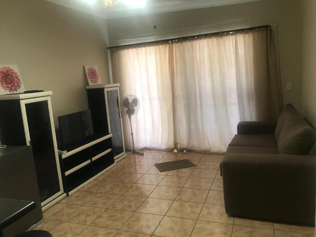 Urbanlife Keetmanshoop Accommodation ภายนอก รูปภาพ