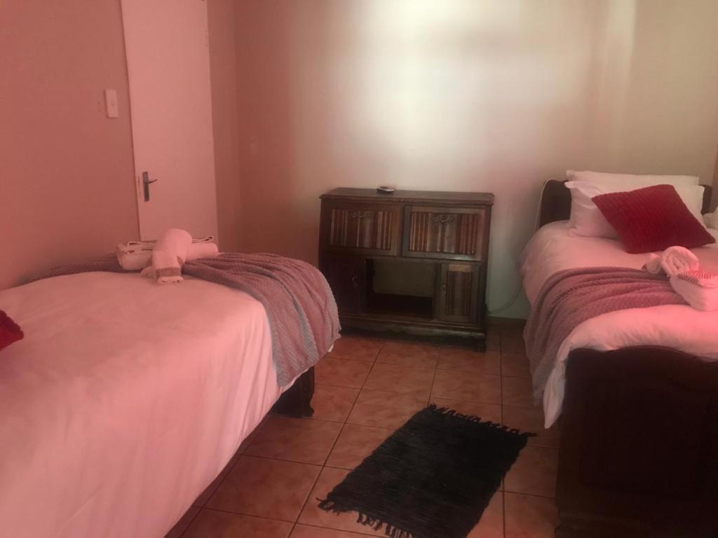 Urbanlife Keetmanshoop Accommodation ภายนอก รูปภาพ