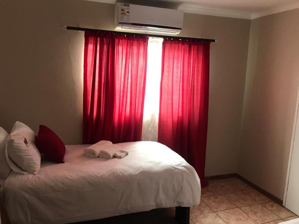 Urbanlife Keetmanshoop Accommodation ภายนอก รูปภาพ